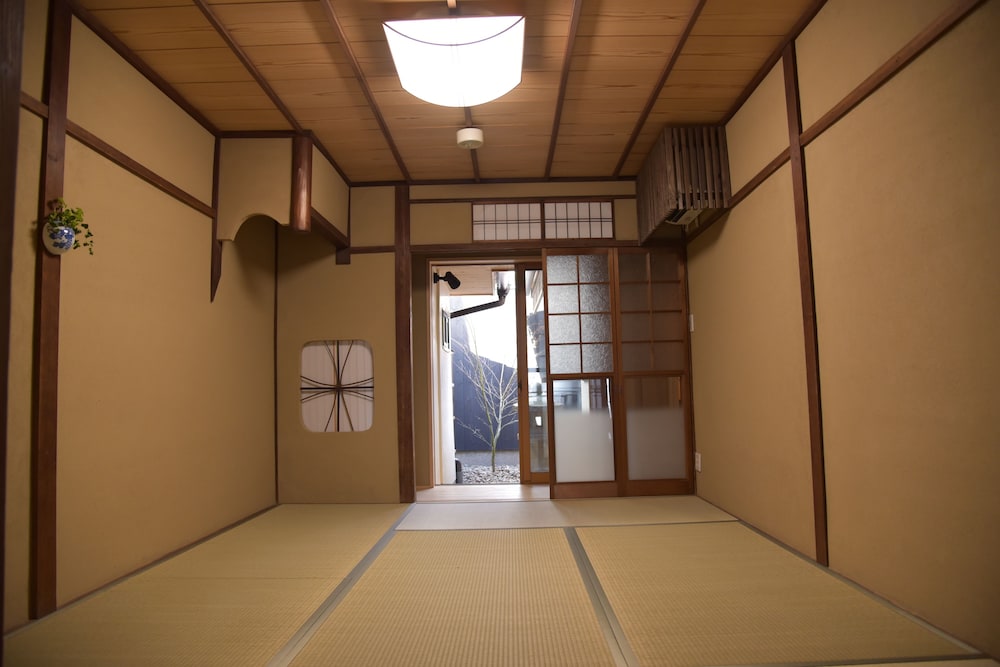 Chika Rakuen