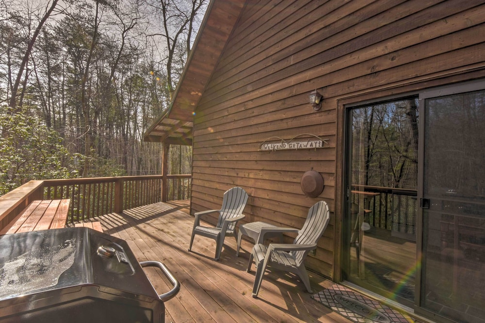 Sautee Nacoochee Mtn Paradise w/ Spacious Deck!