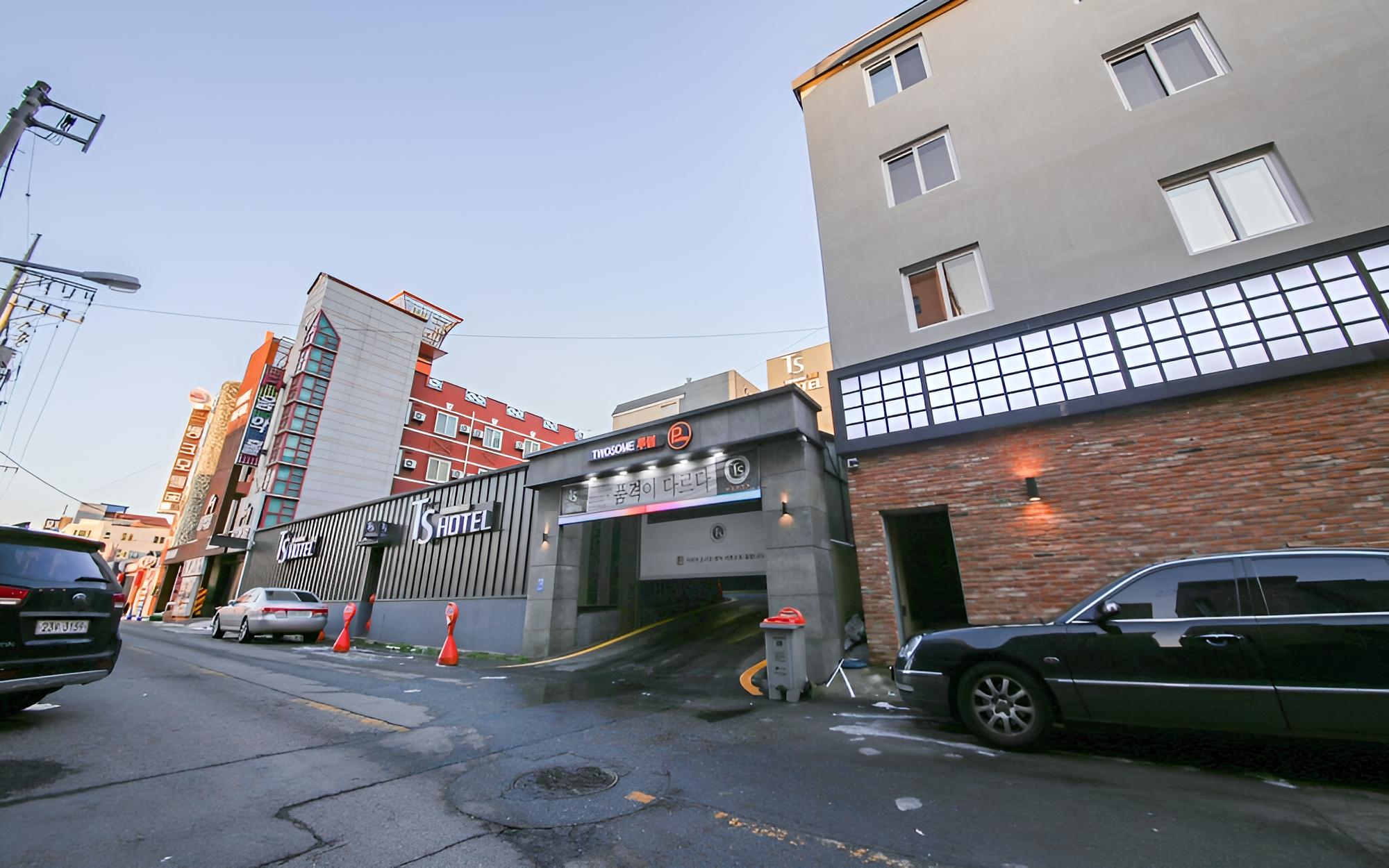 Jeonju Junghwasandong Twosome view 2