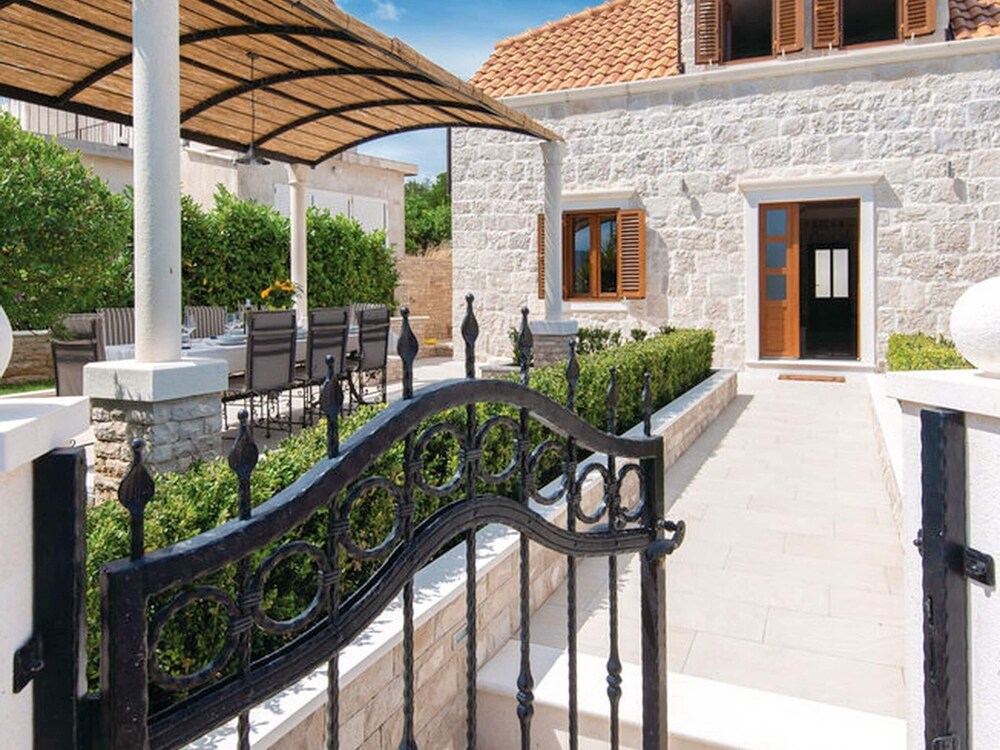 Holiday Home Loviste-three Bedroom Holiday Home With Pool and Sea View