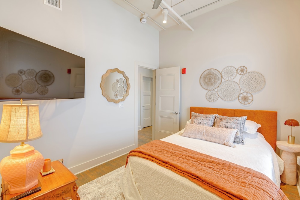 Walk to Vanderbilt: Eclectic Apt in Nashville