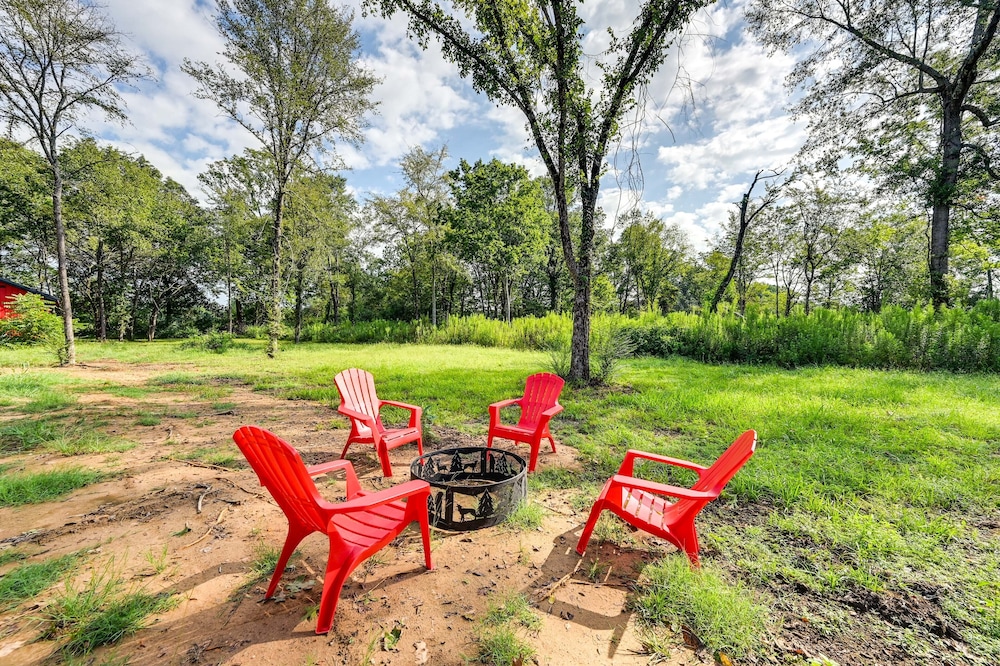 Hotel Pet-friendly Broken Bow Cabin Near Lukfata Creek! - Image 1