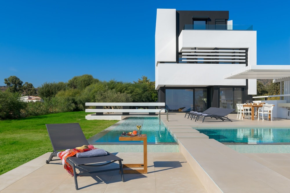 Albatross Beach Front Villas