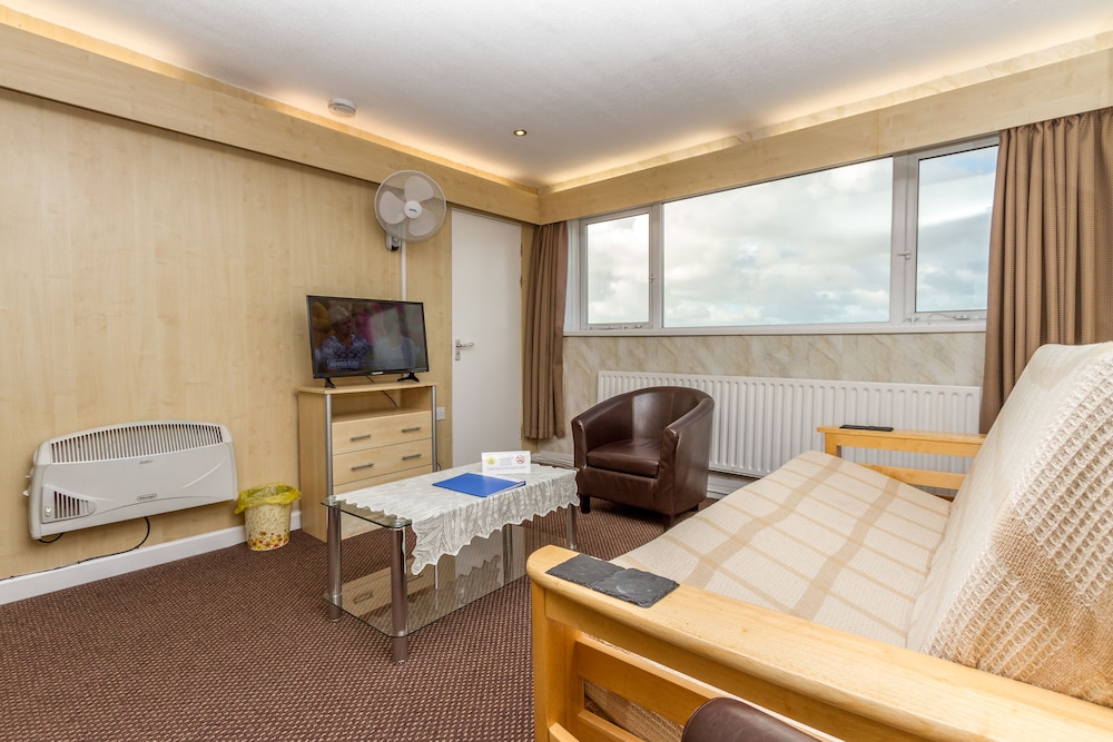 Lynton Apartments