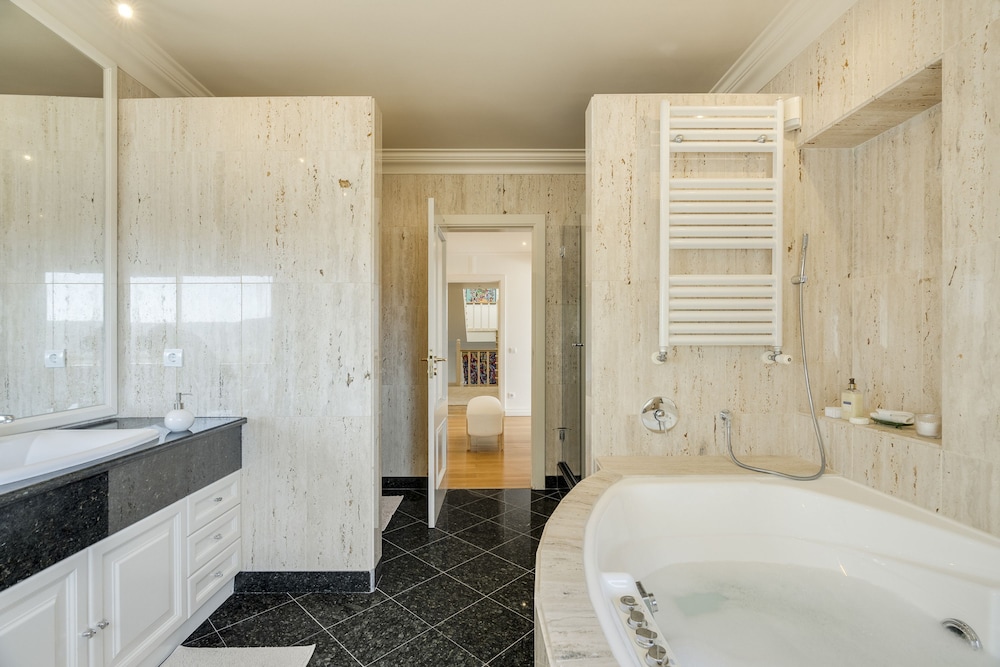 Coastline Arrabida Villa by Cadenzalux