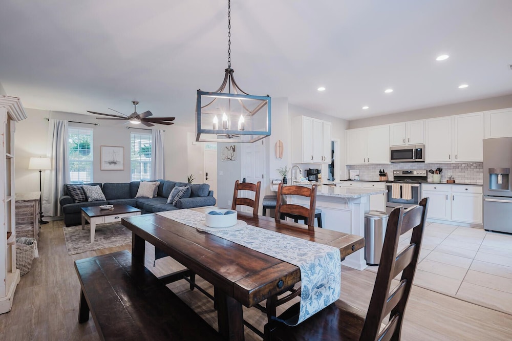 Lowcountry Lodge! In the Heart of Historic Old Town Bluffton SC