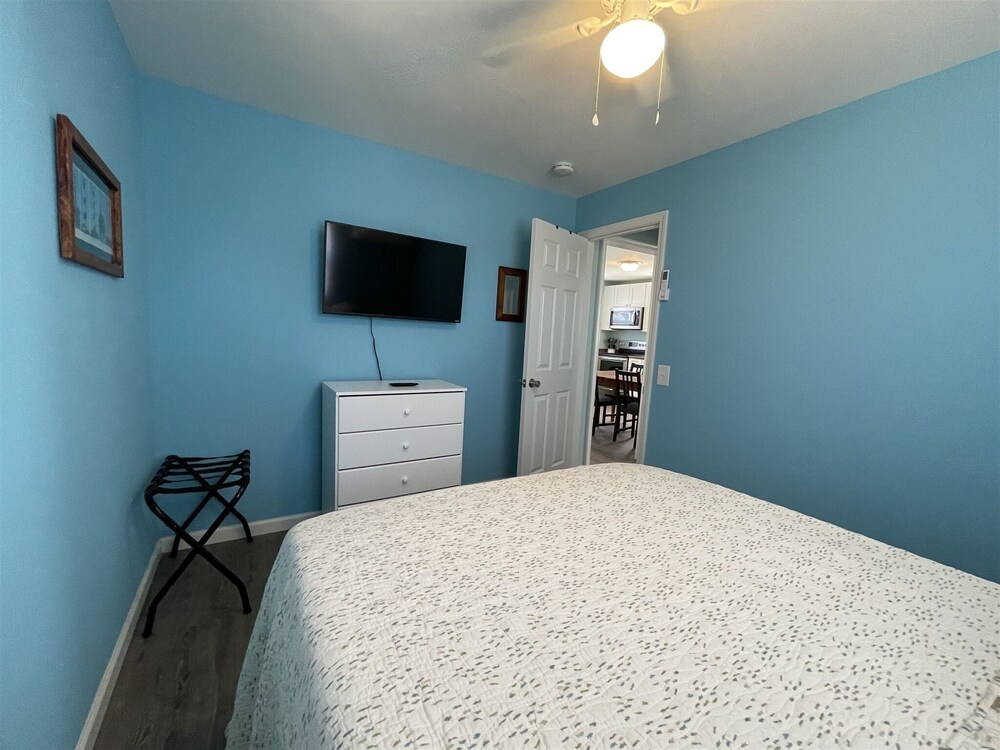 Sunfish Cove 2 Bedroom Cottage by RedAwning view 2
