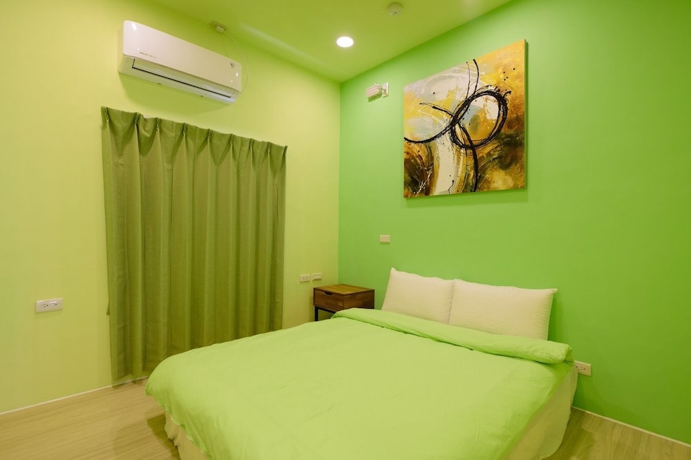 Summer Sea Hostel