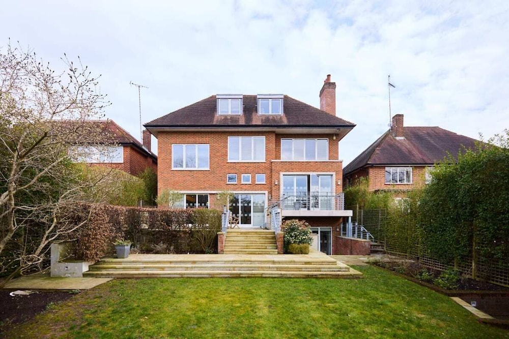 The Hampstead Garden Hideaway - 5bdr Home With Pool and Garden