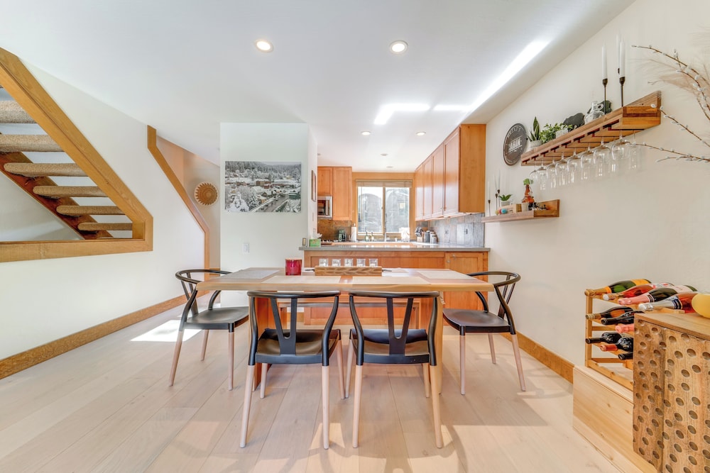 8 Mi to Lake Tahoe: Spacious Northstar Condo!