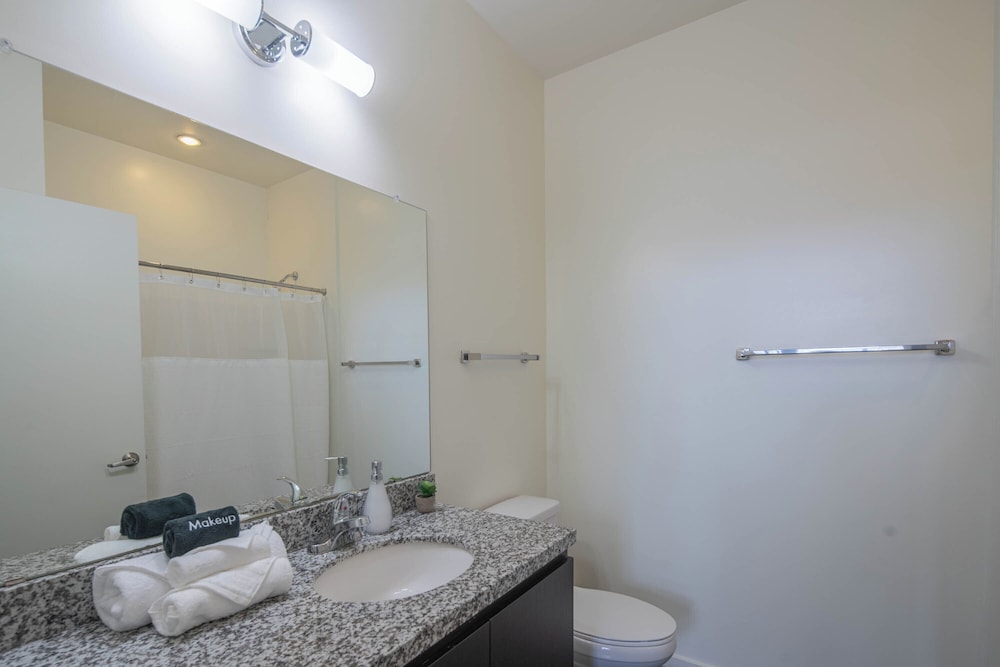 ROVE LIVING/KL - Roosevelt Point