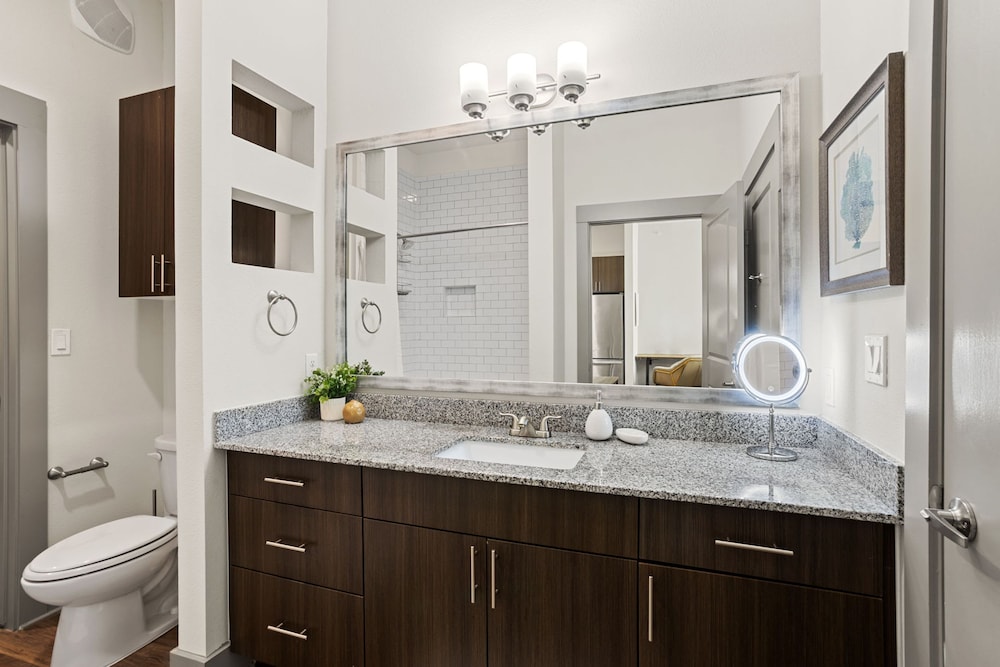 White Rock Lakewood Hideaway Pet-friendly Pool