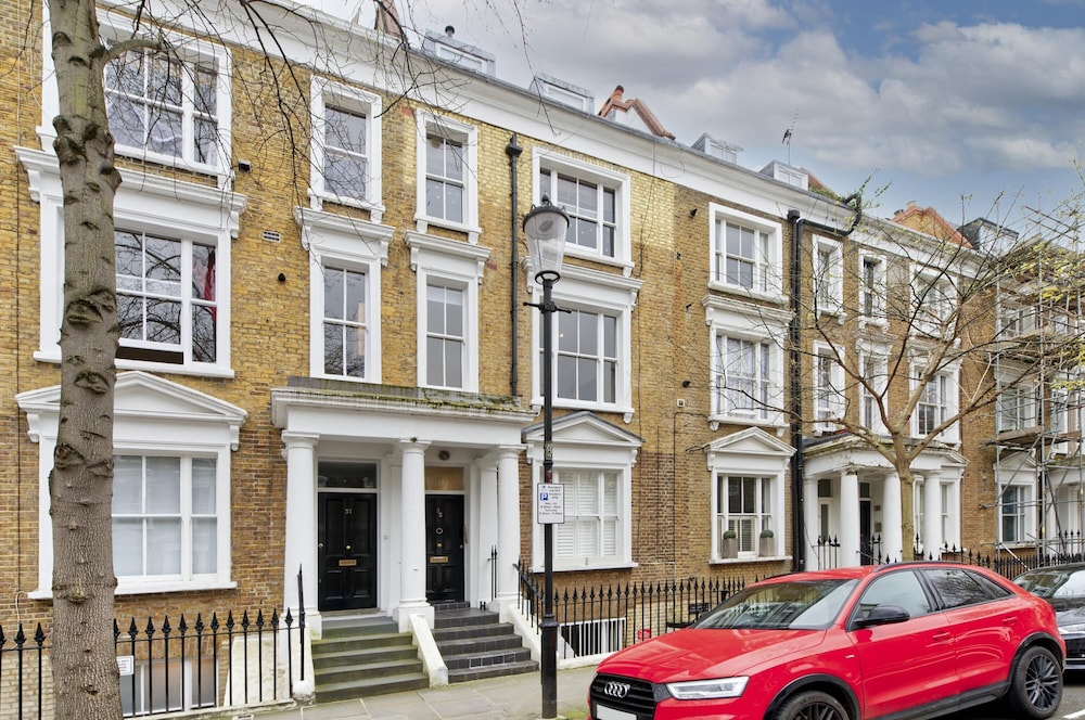 Elegant Earl s Court Flat by Underthedoormat