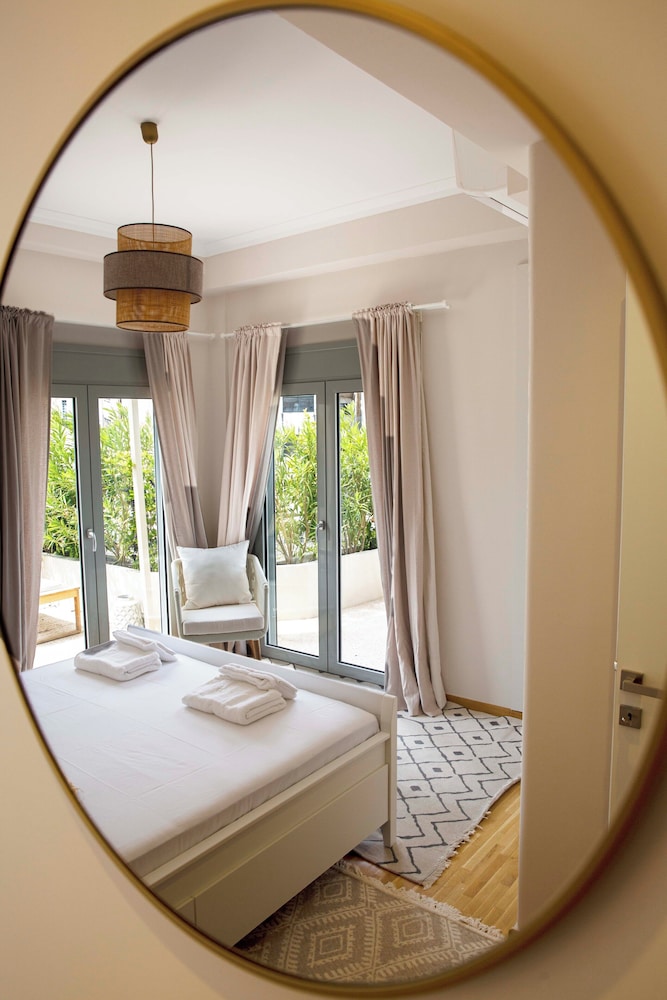 Contemporary Athenian Escape GHH