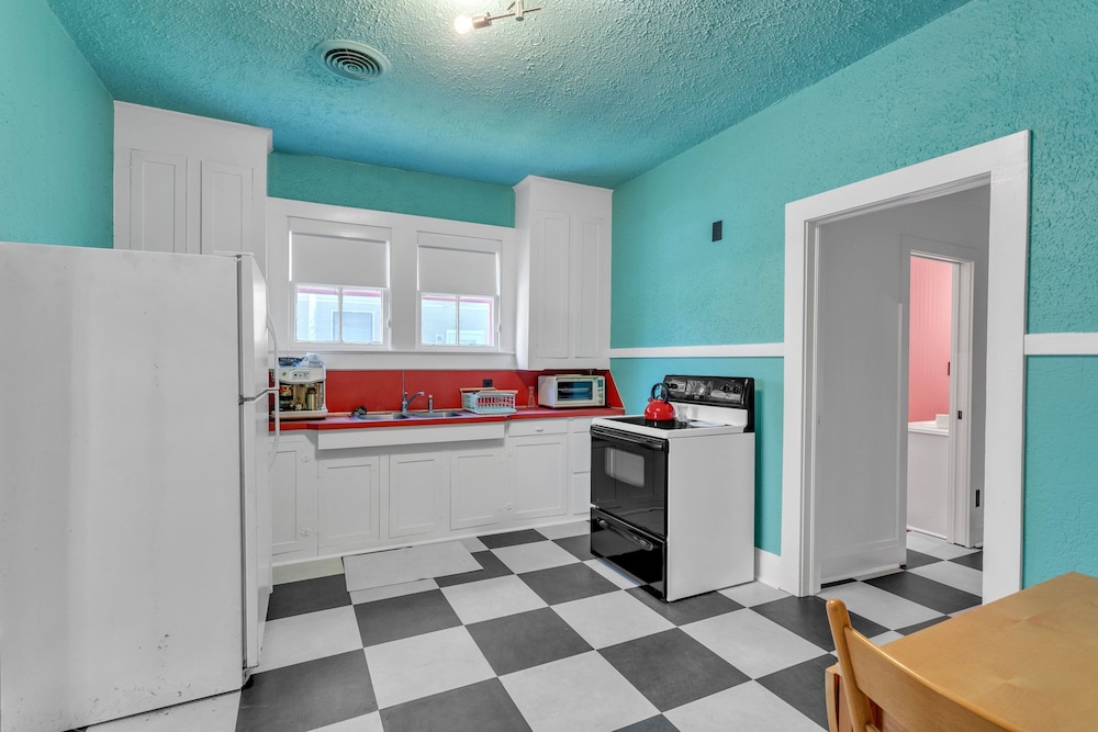 Retro Revival With Modern Luxury 3 Bedroom Home