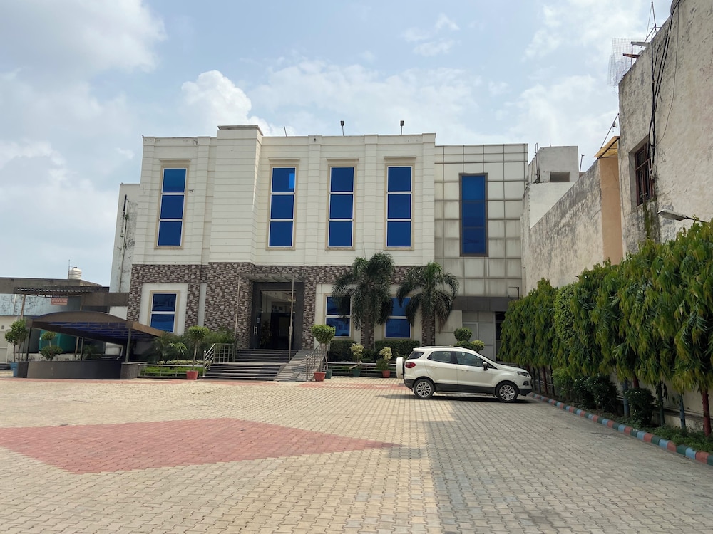 Jalandhar Corporate Suites -Banquet Hall view 2