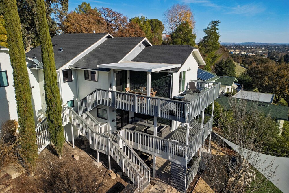 Terrace Hill Modern Paso Robles Escape Near Wineries, Dining, and Hot Springs