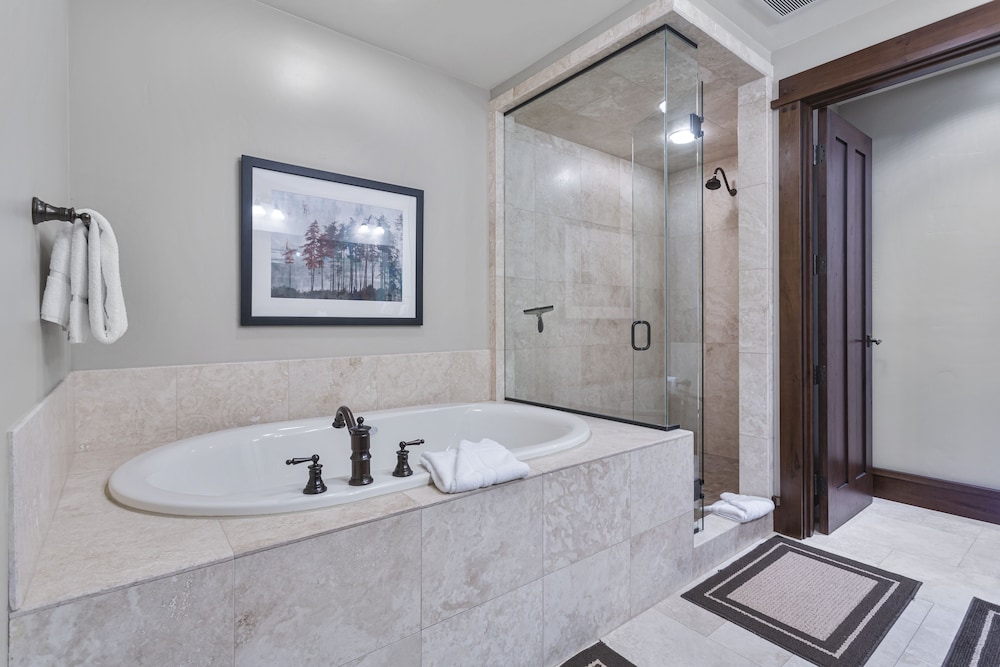 Arrowleaf Lodge at Deer Valley Resort - Three Bedroom Residence #315 3 Condo