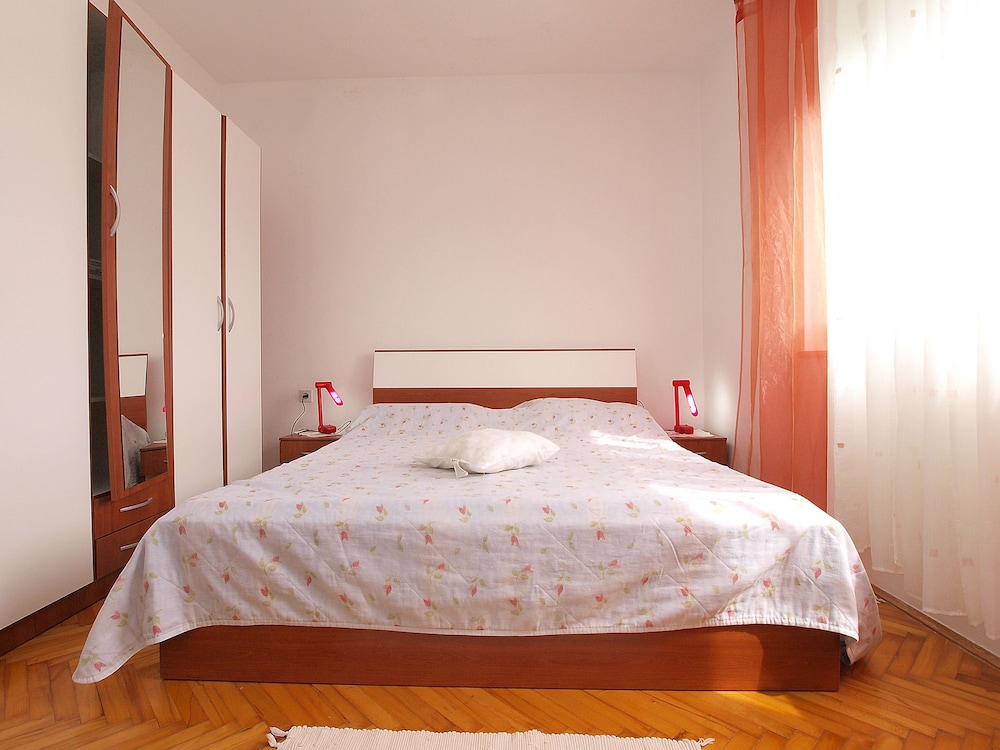 Apartment 860 view 5