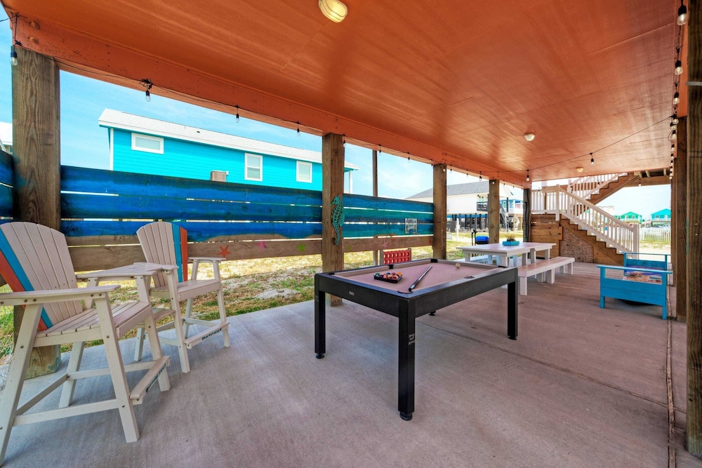 Port A Getaway Games, Grill, Close to Beach Sandy Feet Retreat by Avantstay