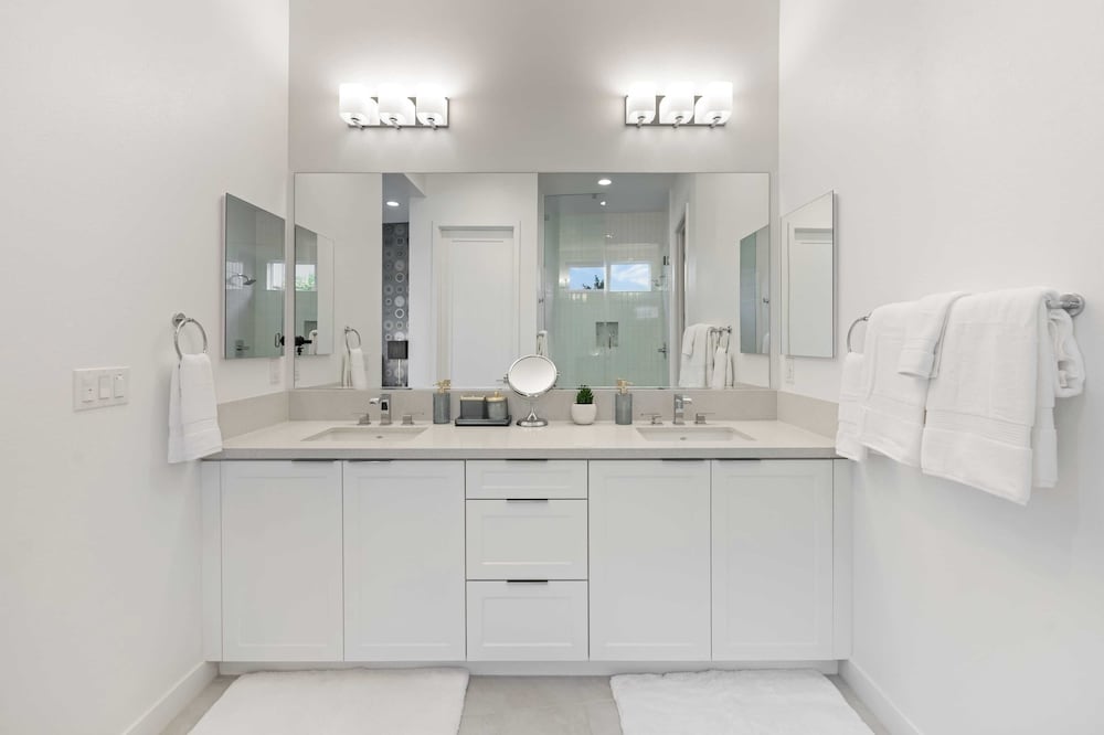 Lumen at Tahquitz: New Build With Pool, Fire Pit & Designer Interiors
