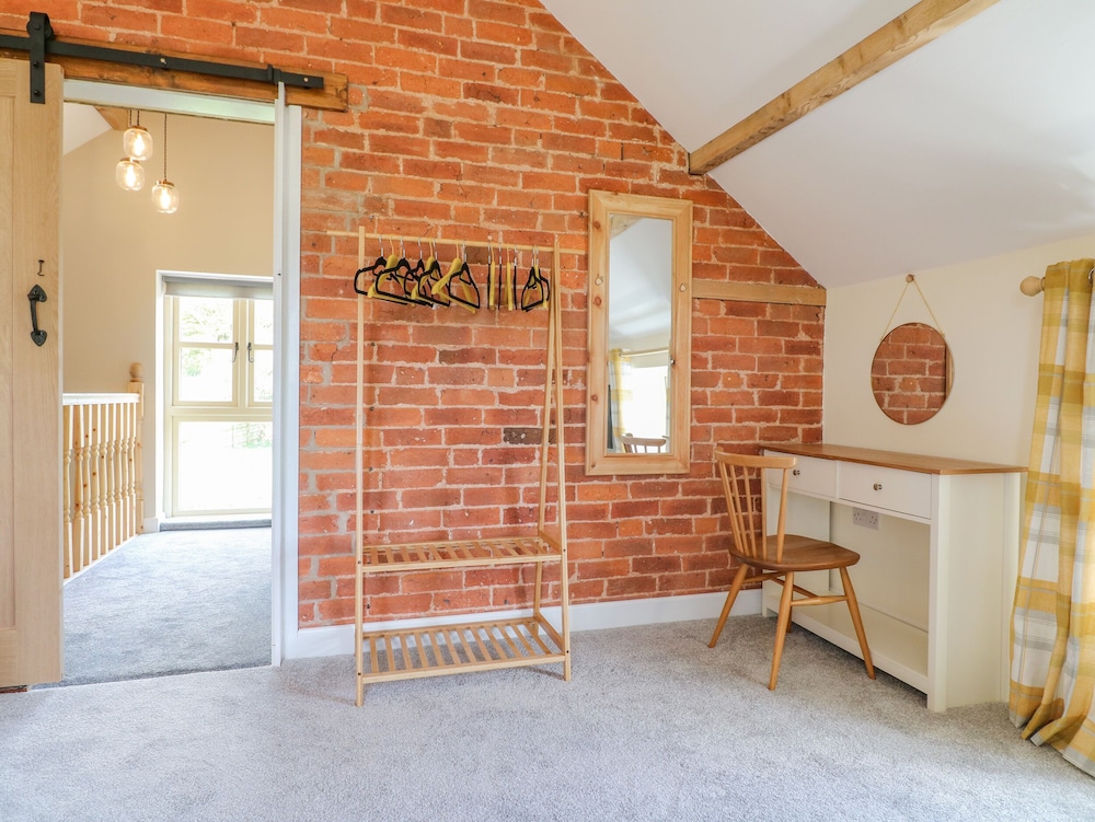 Acorn Lodge