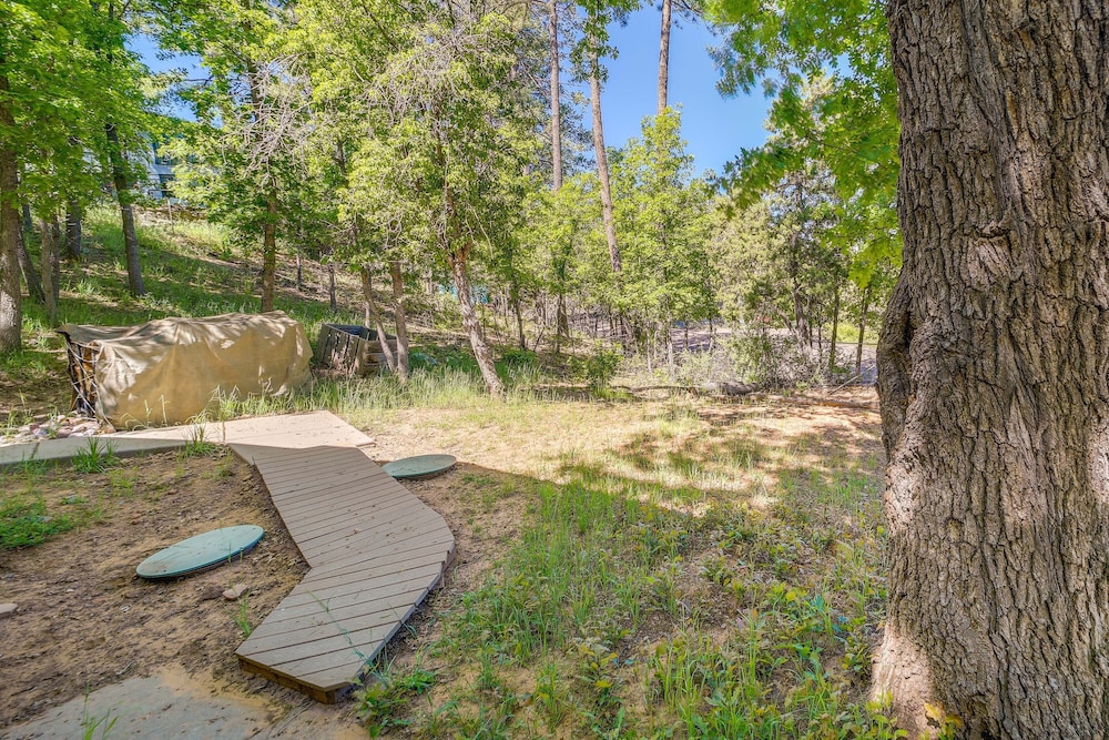 Strawberry Cabin Rental w/ Deck  Mountain Views! - Property Image 5