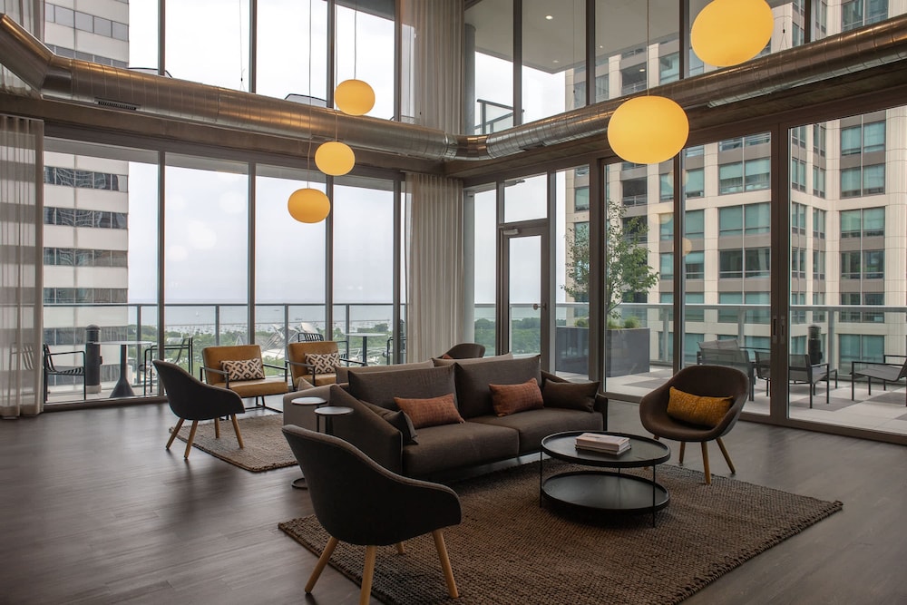 Luxury Downtown PH Bean Lake Views
