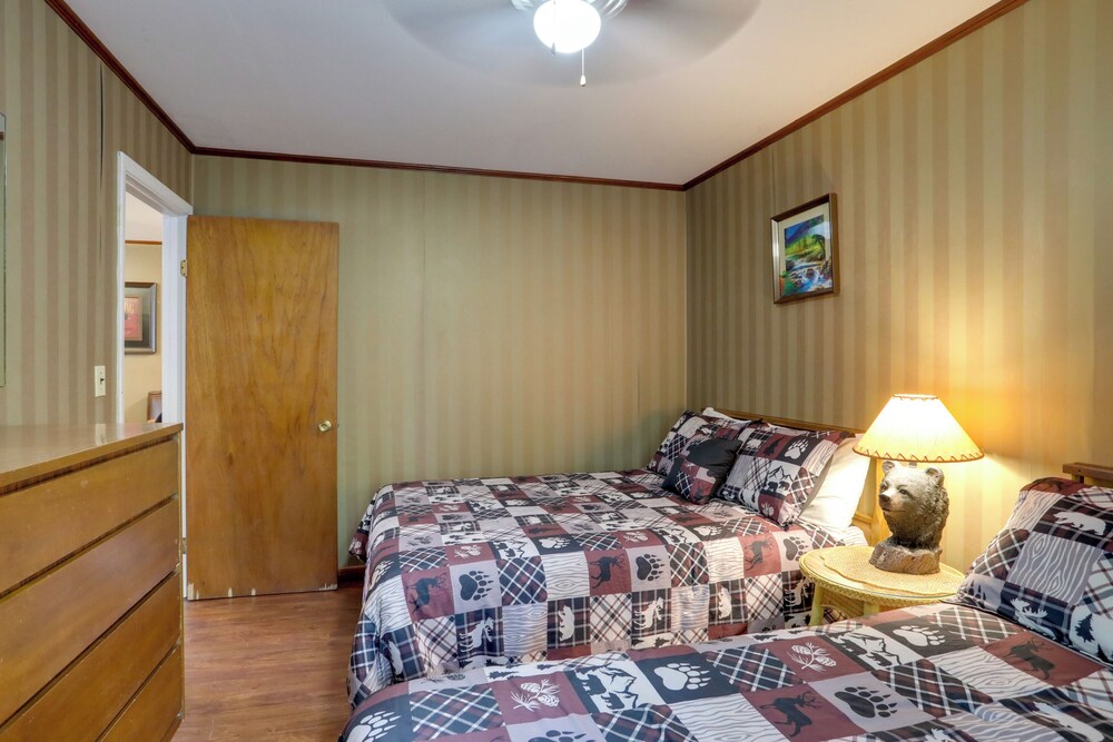 Boat, Swim & Hike: Cottage Near Greers Ferry Lake!