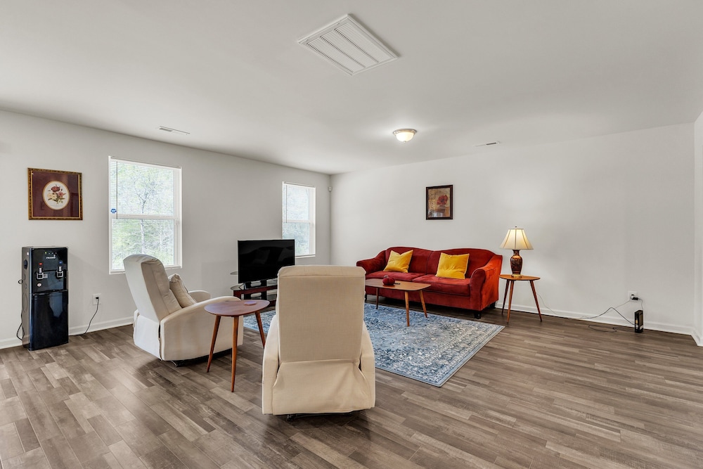 Quiet Retreat Perfect for Families 5 Bedroom Home