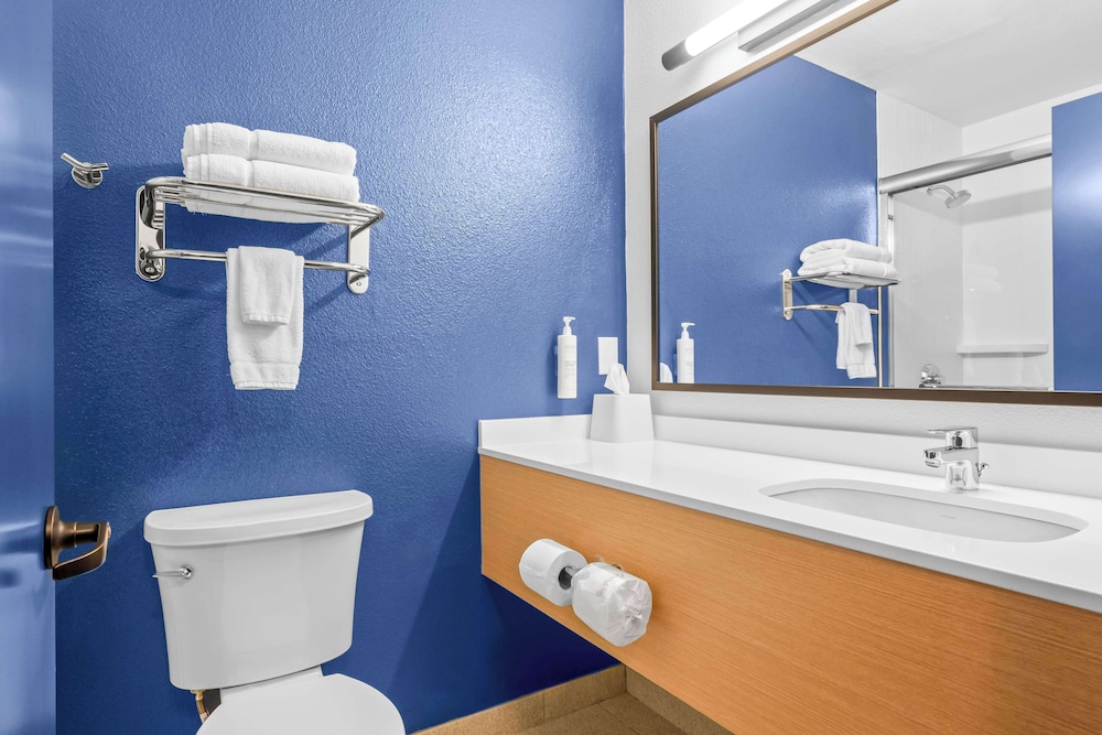 Modesto Vacations - Spark by Hilton Modesto - Property Image 2