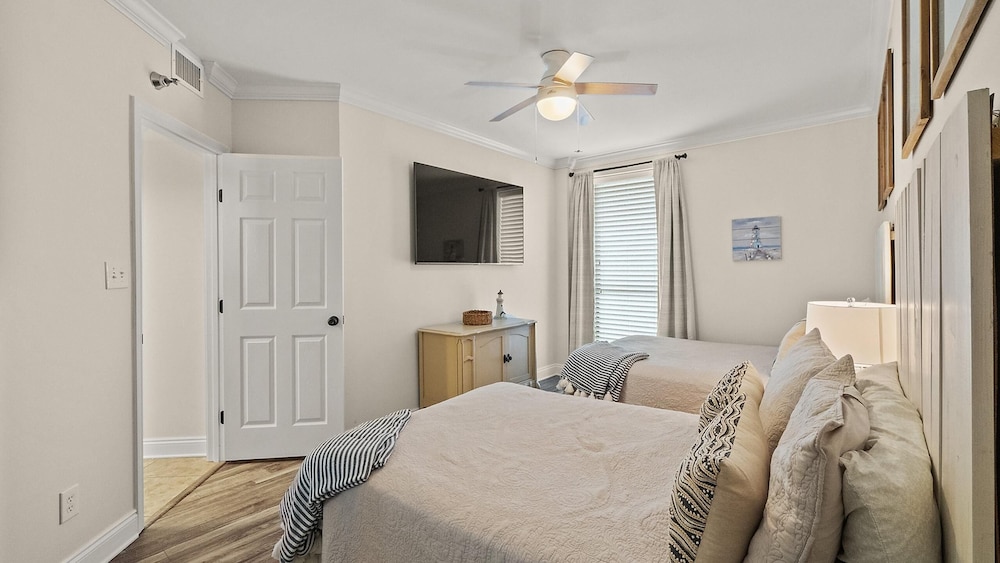 Pelican Pointe #1003 by Southern Vacation Rentals