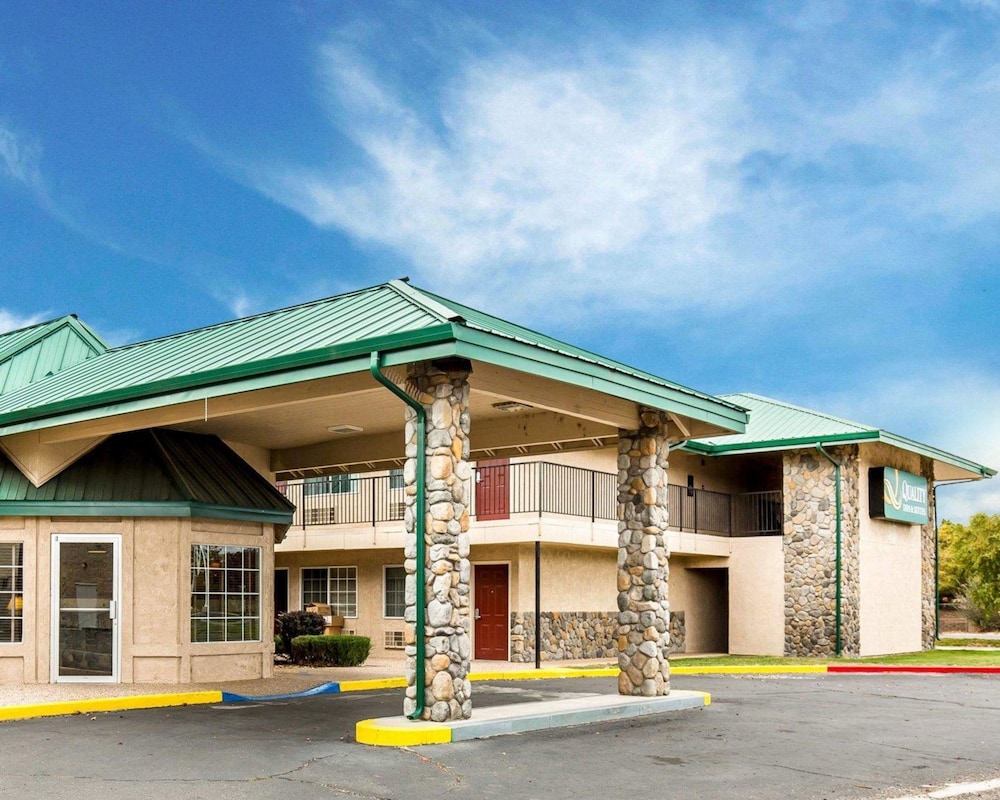 Quality Inn Suites Minden - Property Image 2