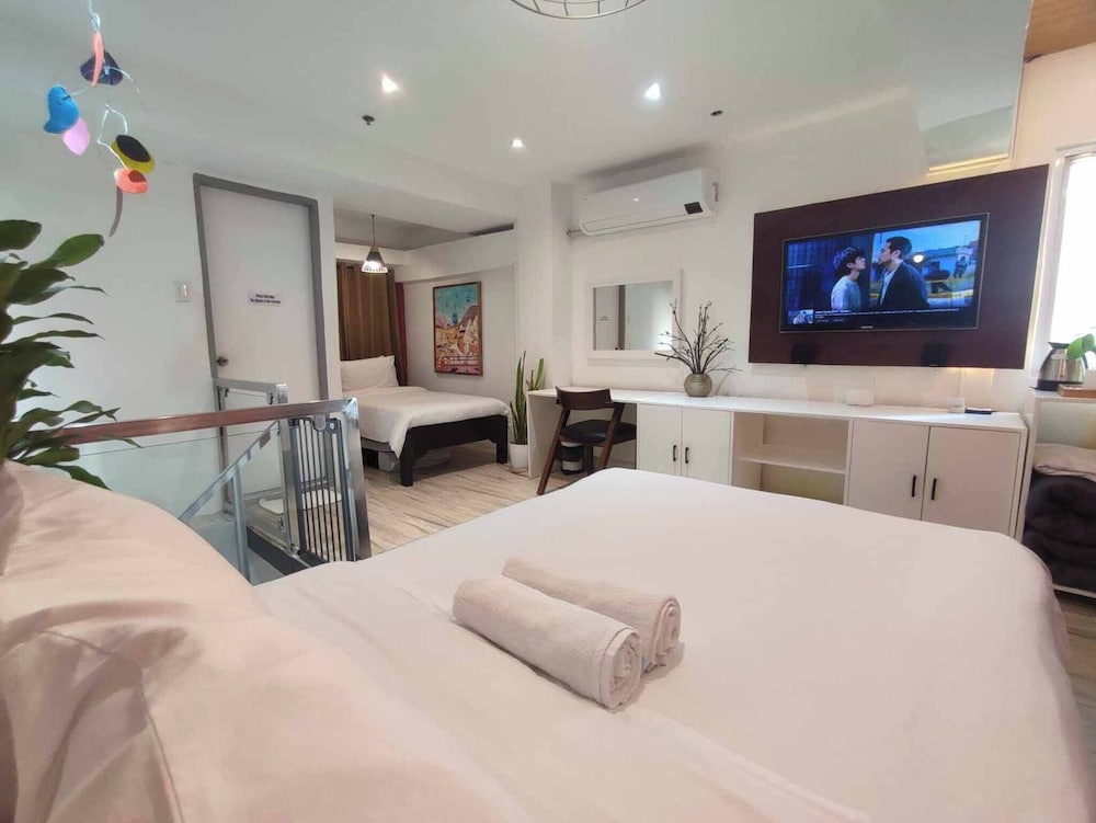 L1 Twin Bed Staycation in Bonifacio Global City