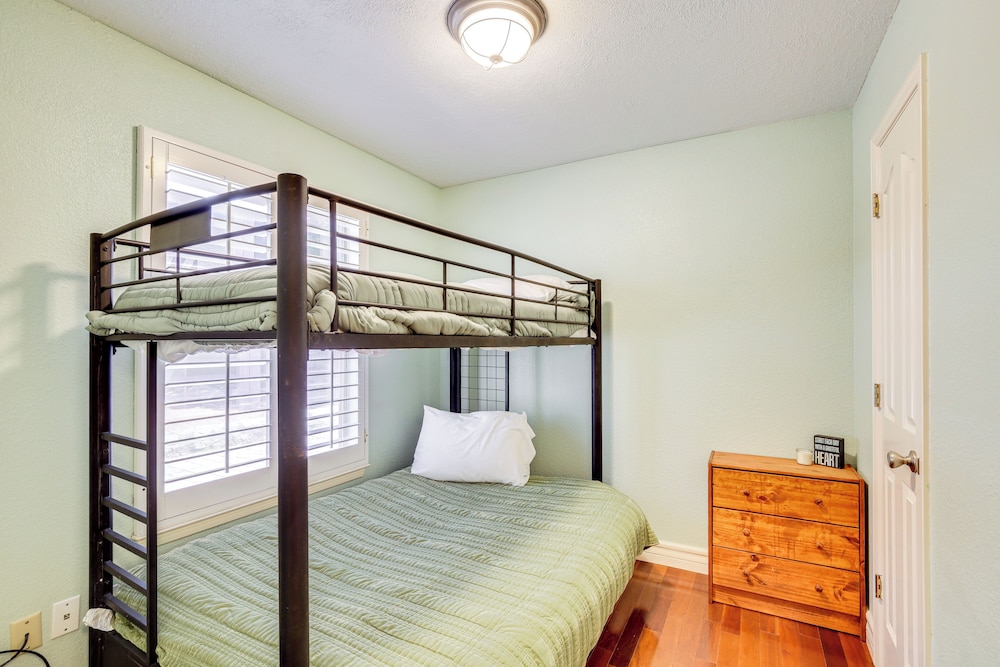 Patio, Pool & Spa: Family Retreat in Horizon City!