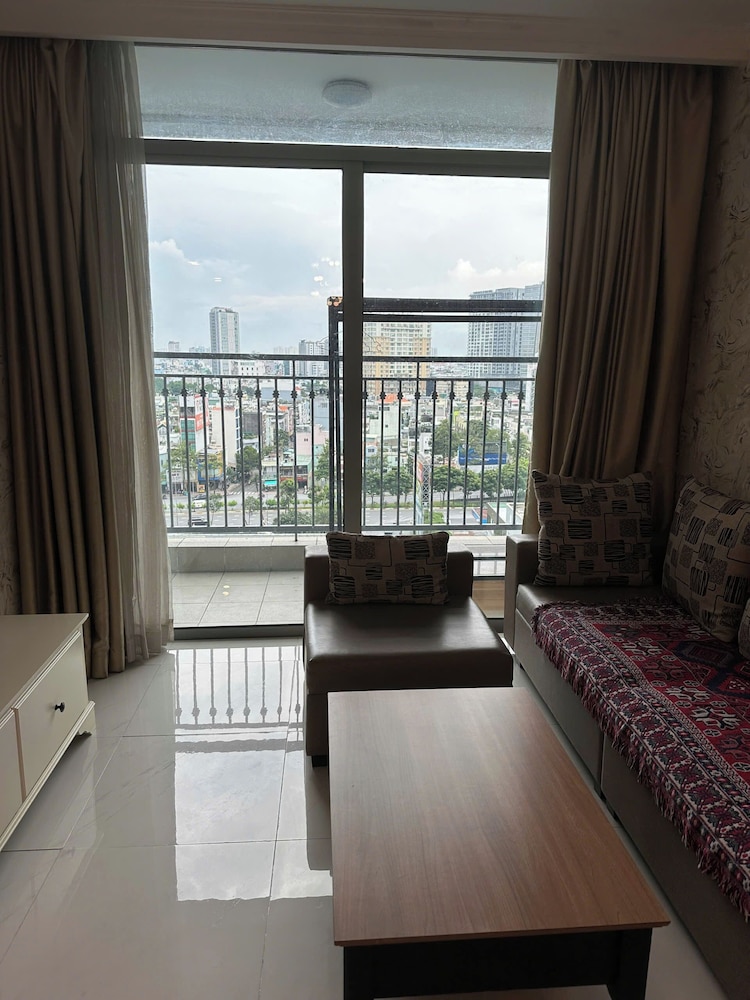 The Aquamarine Landmark Suites - Poolside Access at L4B