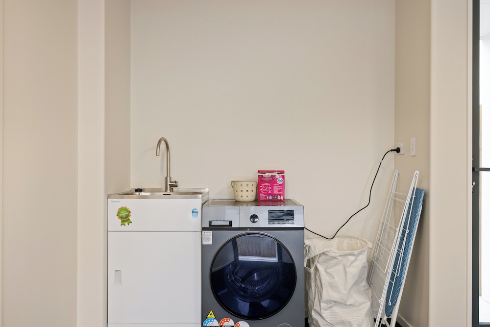 Close to Stadium 3 BR with Garage – Unit 1