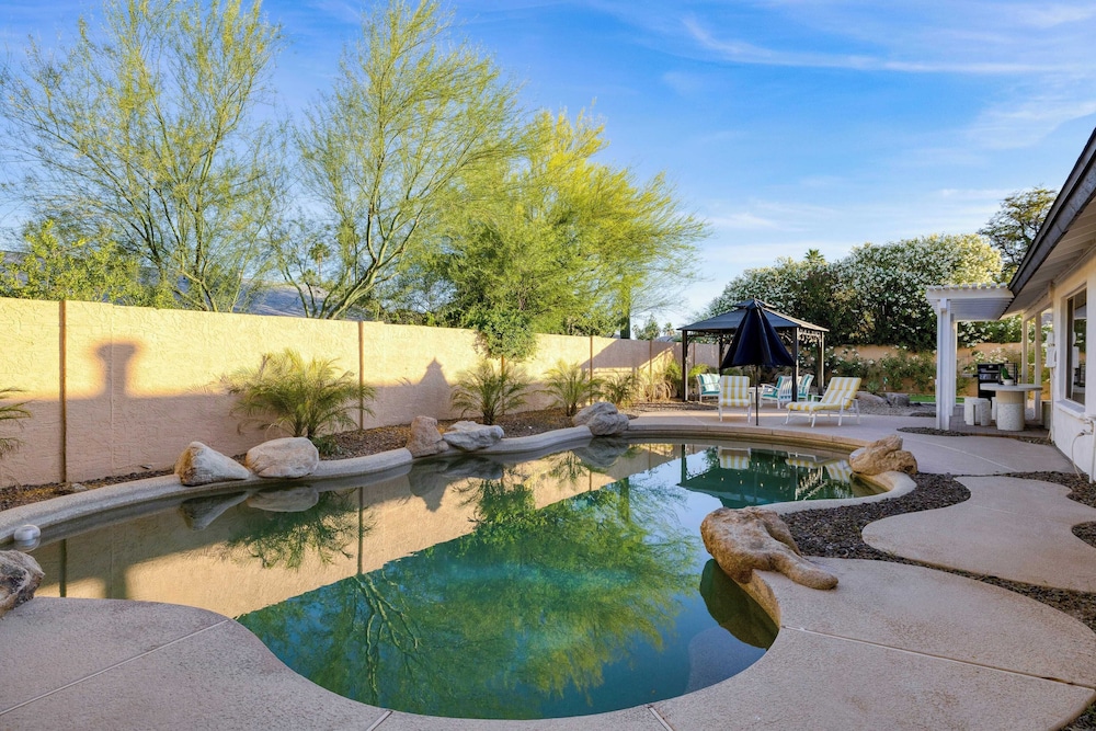 Sol Vista Private Oasis w/ Pool, Putting Green, and Prime Location