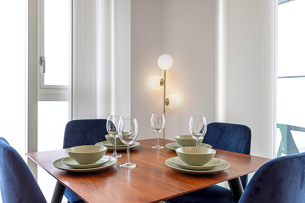 Bright North Acton Flat With City View photo 3