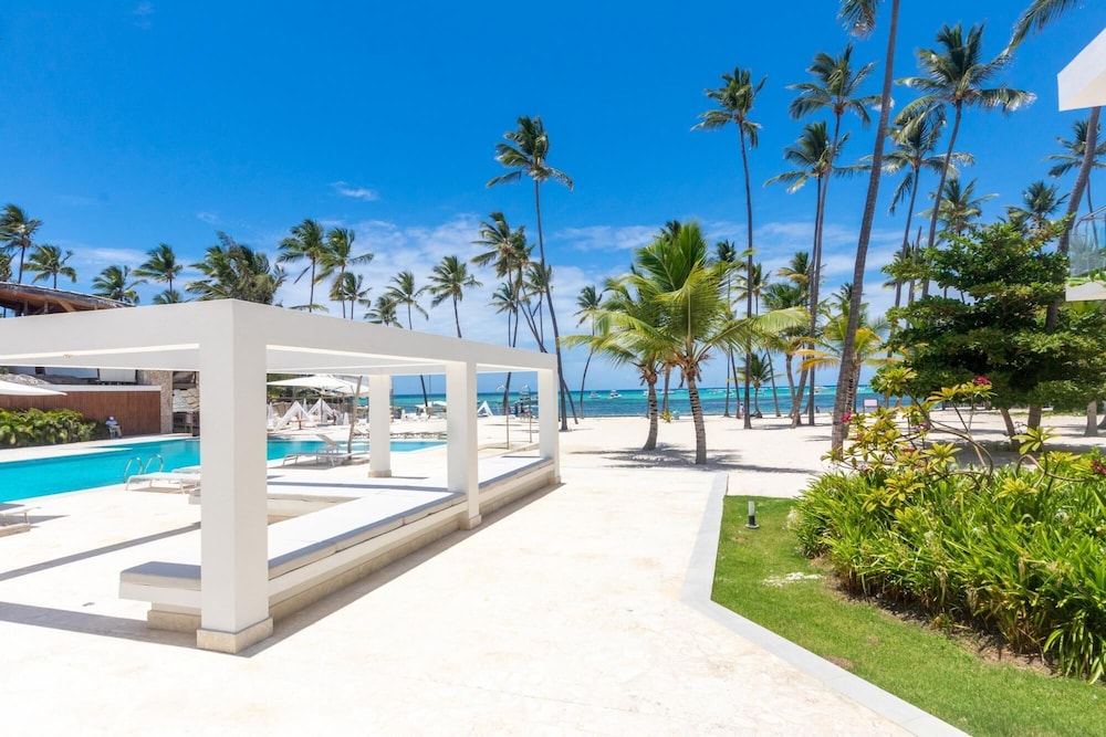 Stylish 3-bedroom Apartment Near the Bavaro Beach view 2