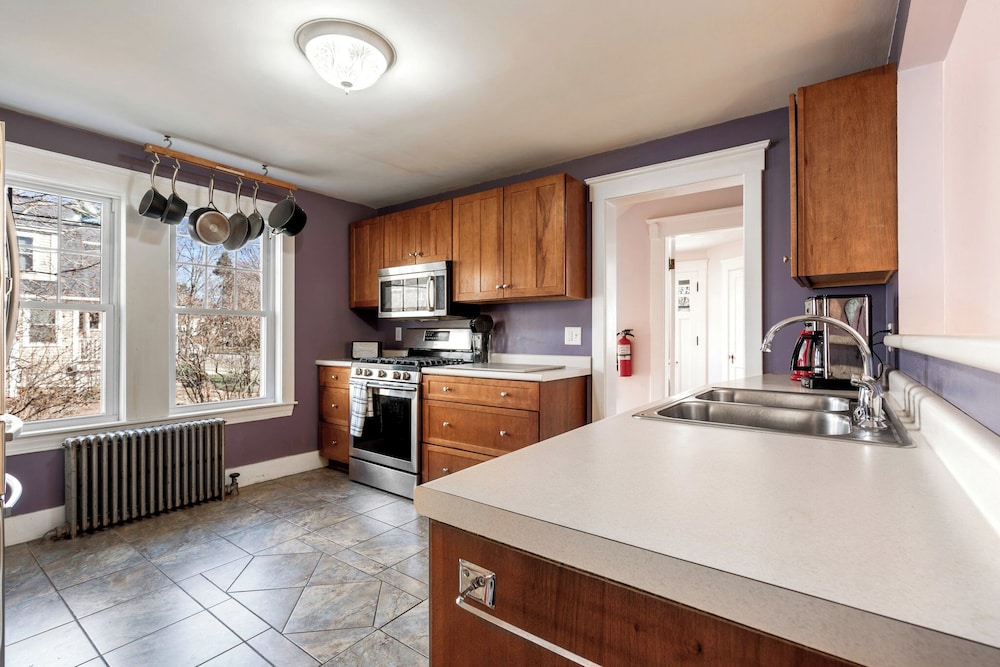 Ogunquit Village 4BR Walk to Beach, Dining & Town Center