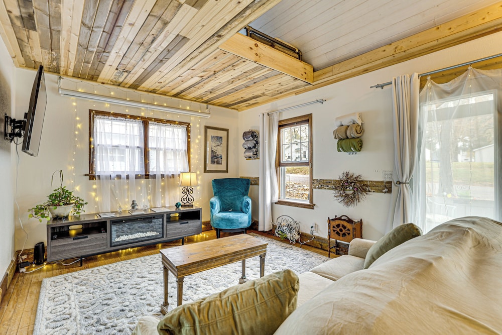 Walk to Downtown: Eclectic Wisconsin Dells Home