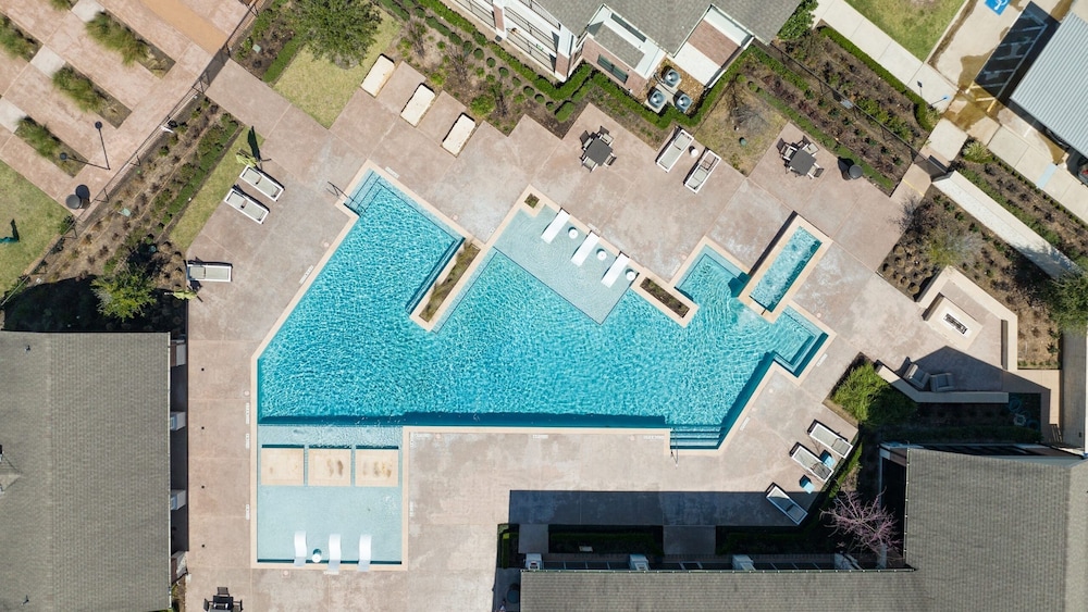 Landing Apartments - Grand Harbor