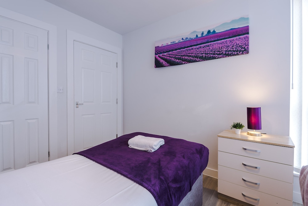 Stunning and Modern 2 Bedroom Apt in Liverpool view 4
