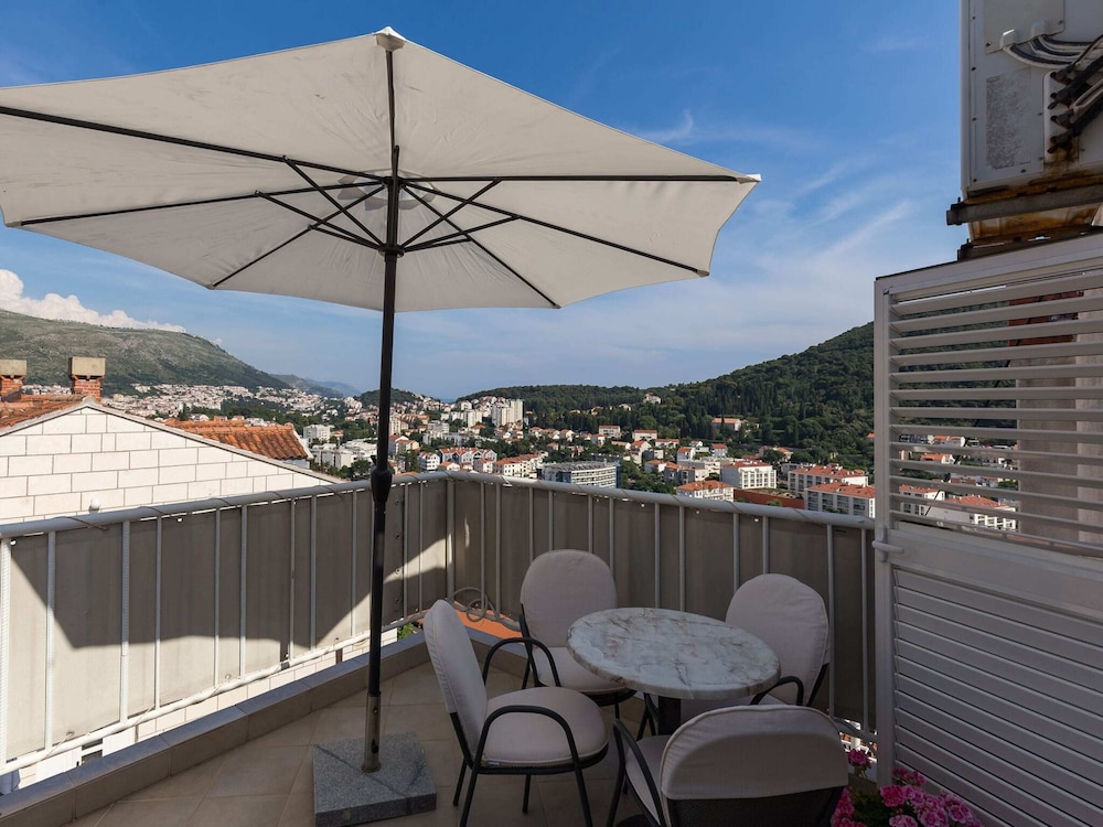 Green Hills Apartment - One Bedroom Apartment With Balcony and Sea View