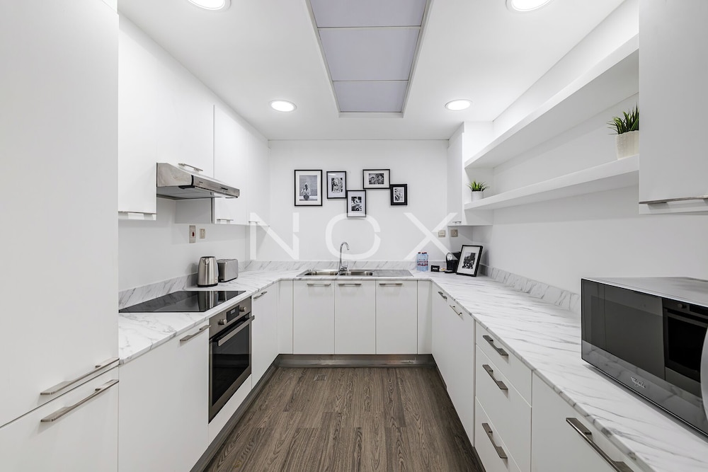 2BR 908 Bay Square B13