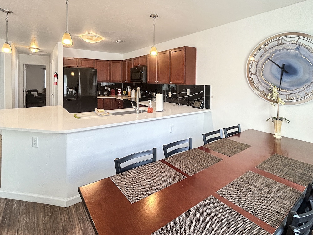 Canyon View Oasis 3 Bedroom Home