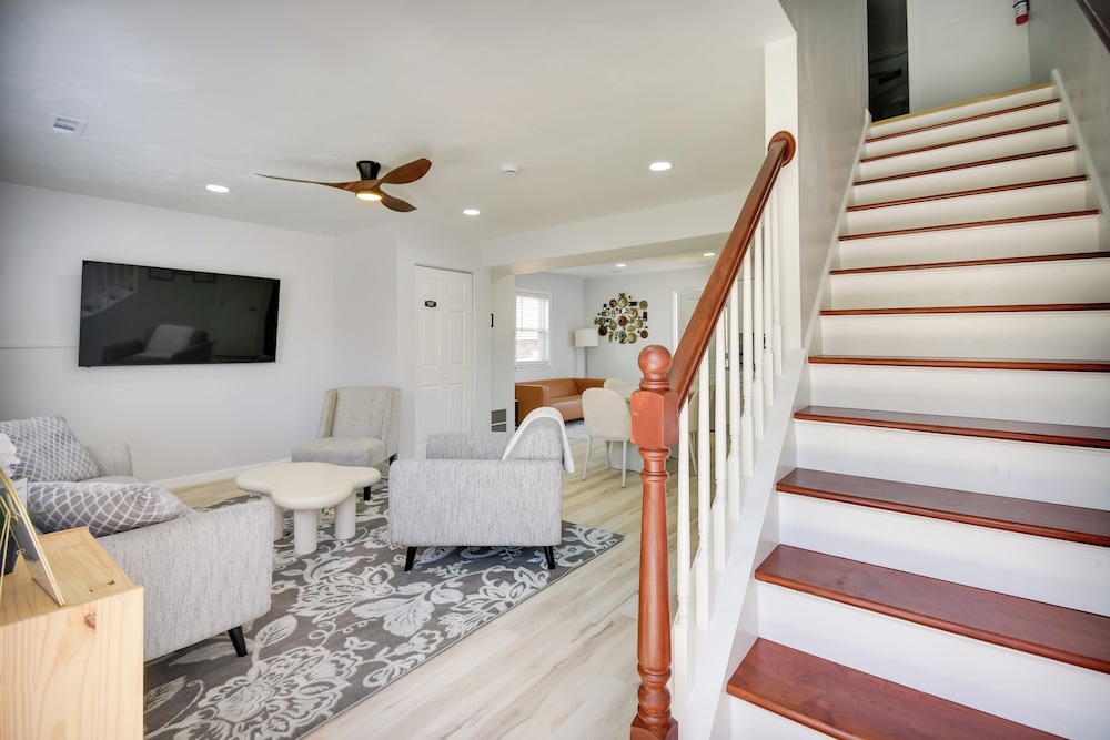 Stay By the Beach! Norfolk Duplex Half-mi to Ocean