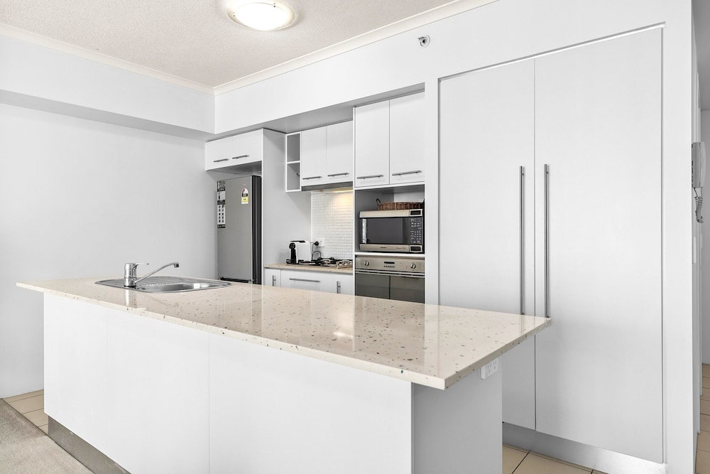 1-bed Brisbane City Centre With Pool, BBQ & Gym