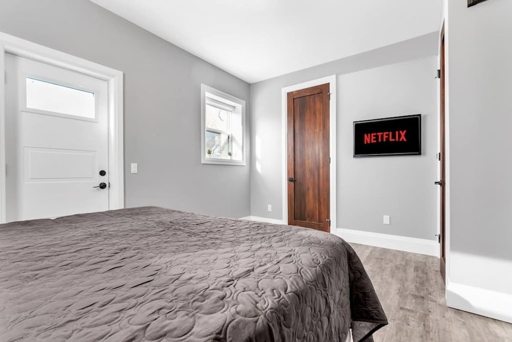 Tranquil 2BR Triplex in the Heart of Shelburne
